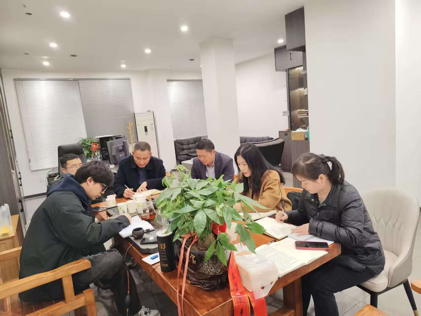 <a href="./xwzx/gzdt/202512/t20251210_738292.html">鄂州供销集团召开考察学习专题座谈会 —聚焦“深耕品质、专注细节”谋划服务升级新路径</a>